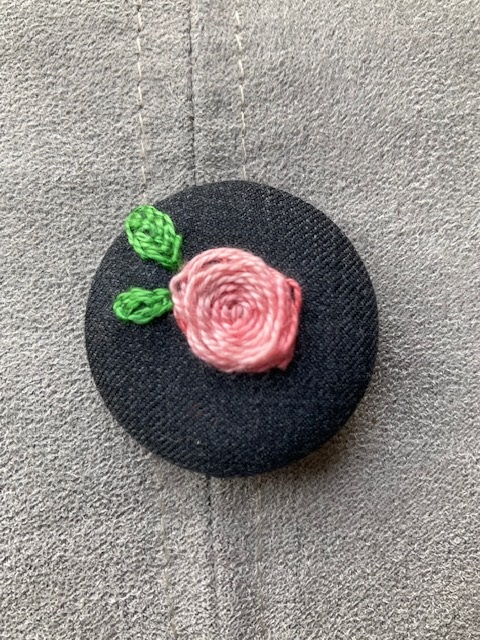 Bouton brodé "rose"