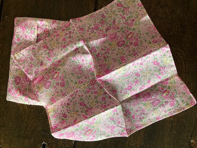 Deux mouchoirs avec pochette